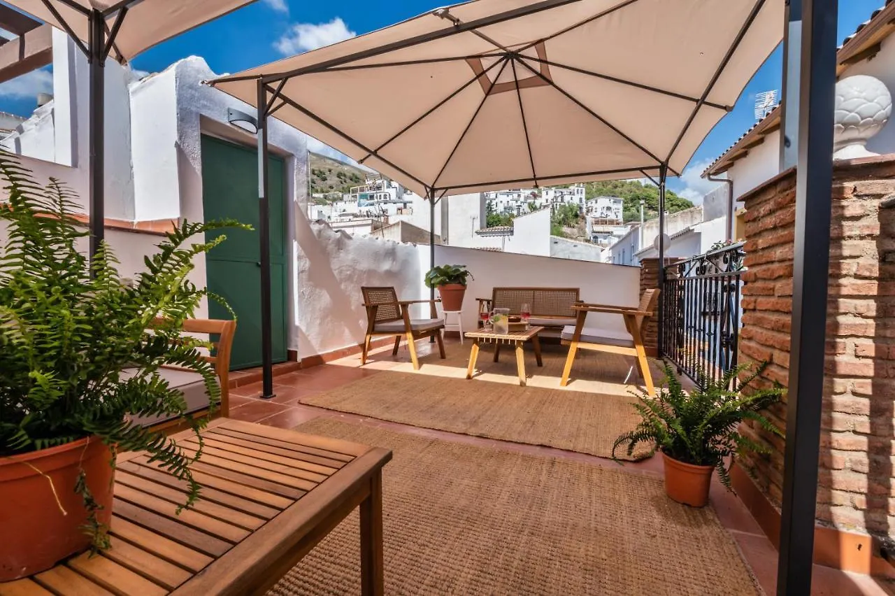 Encanto Guesthouse Canillas de Aceituno Bed & Breakfast