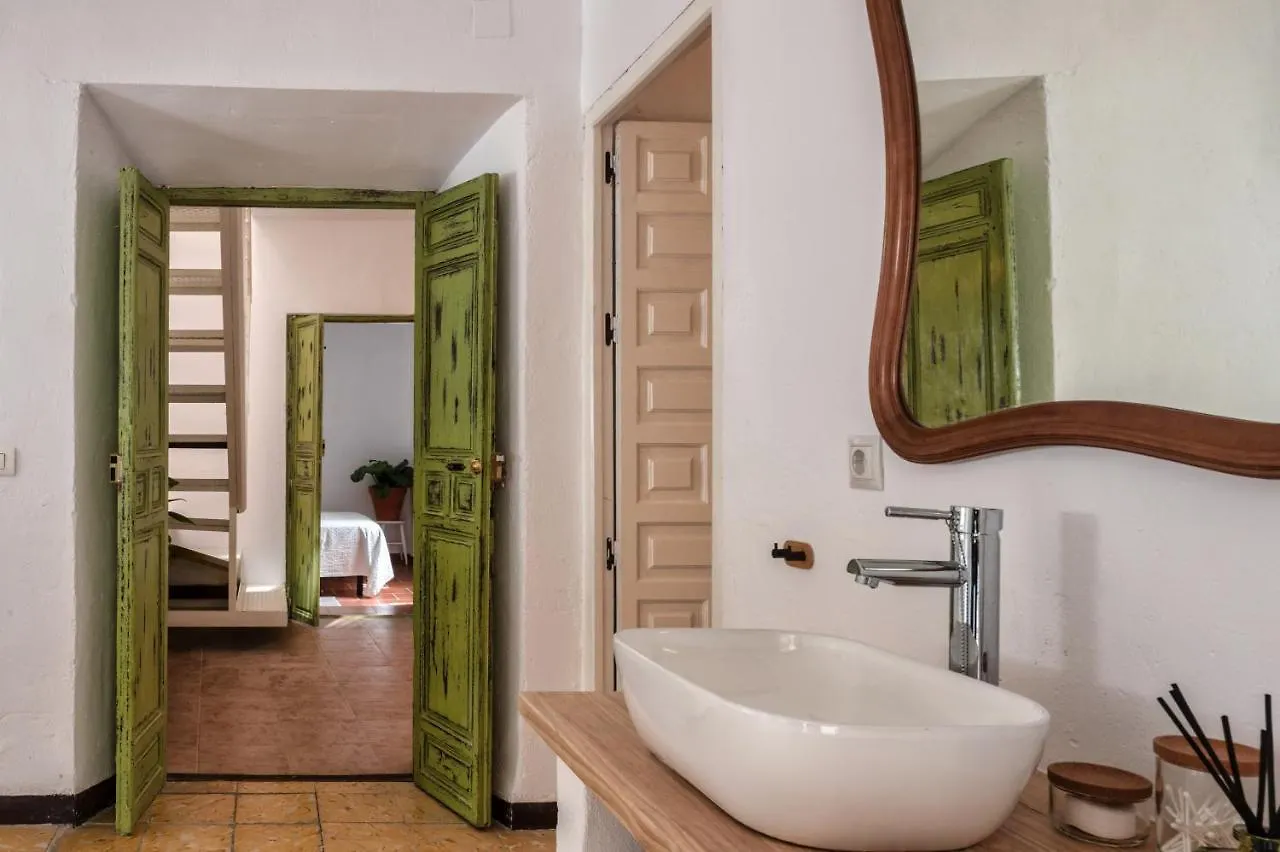 Encanto Guesthouse Canillas de Aceituno Bed & Breakfast